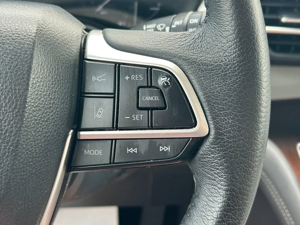 Used 2024 Toyota Sienna XLE w/ XLE Plus Package FWD image 40