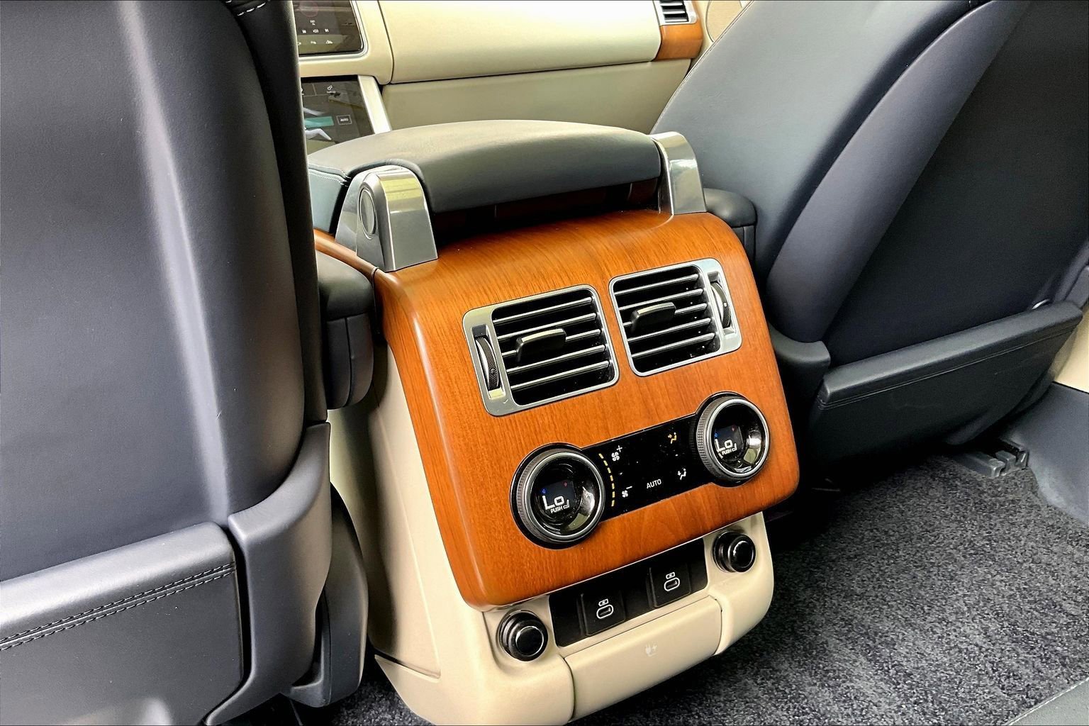 Used 2021 Land Rover Range Rover P525 Westminster Edition image 32