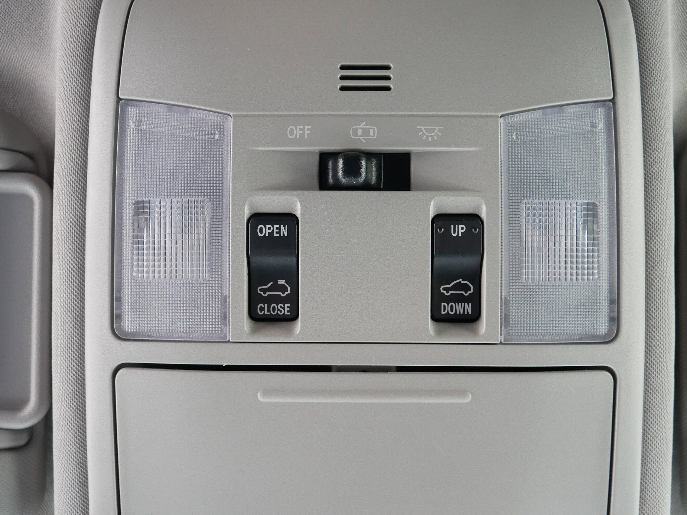 Used 2018 Toyota RAV4 XLE image 32