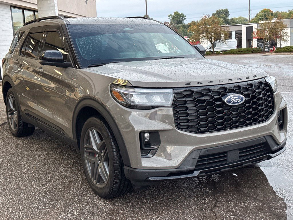 Used 2026 Ford Explorer ST-Line w/ ST-Line Street Pack AWD/4WD image 16