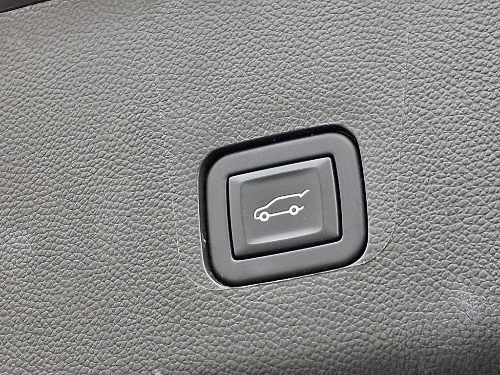 Certified 2023 Chevrolet Traverse LT w/ LT Premium Package image 32