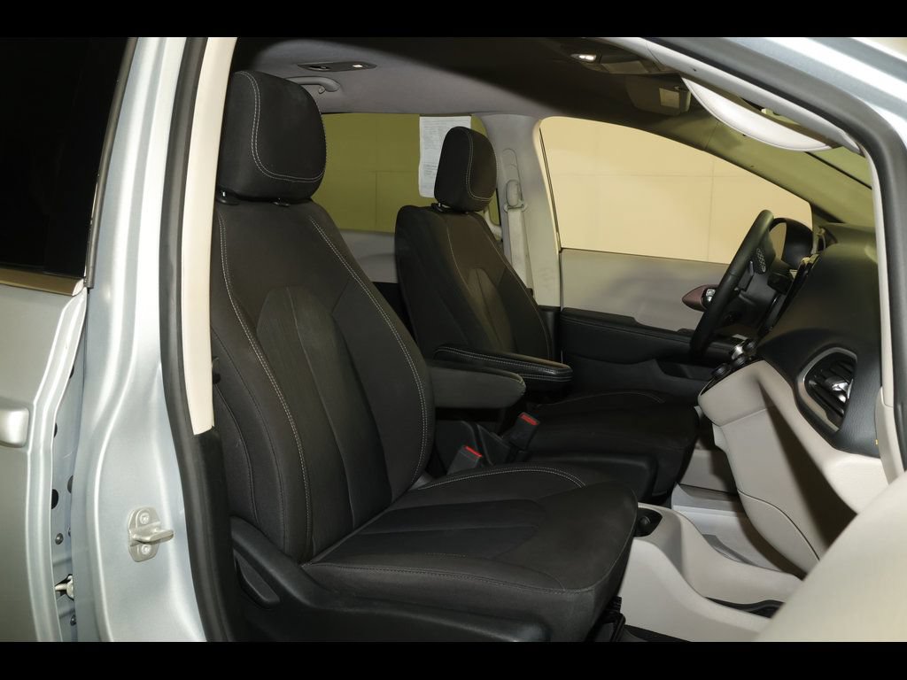Used 2023 Chrysler Voyager LX FWD image 29