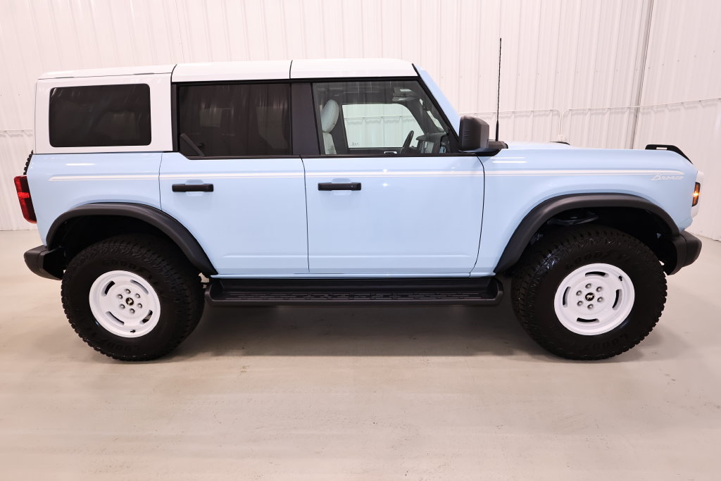 Used 2025 Ford Bronco Heritage Edition AWD/4WD image 2