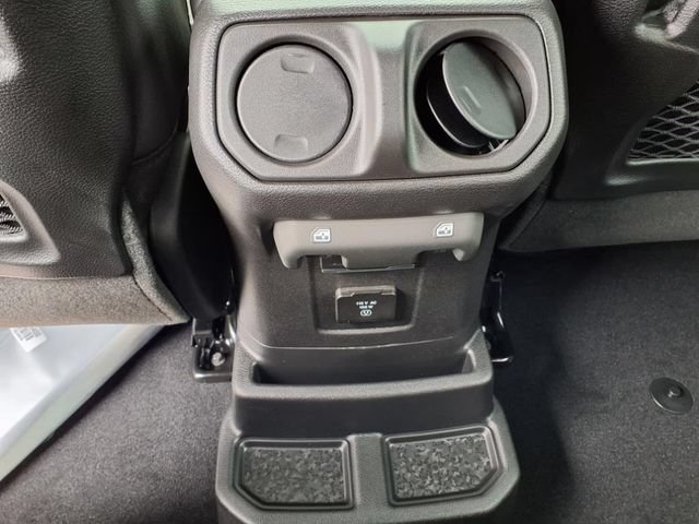 New 2025 Jeep Wrangler Unlimited Sahara AWD/4WD image 9