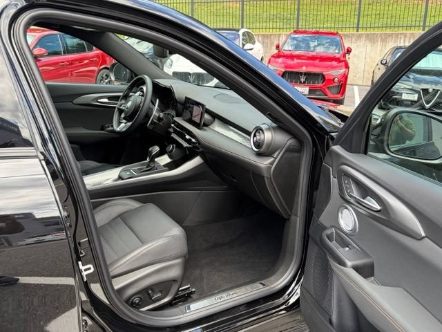 Used 2025 Alfa Romeo Tonale w/ Premium Package AWD/4WD image 37