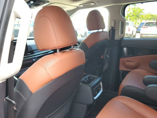 Certified 2025 Kia Carnival SX Prestige FWD image 9