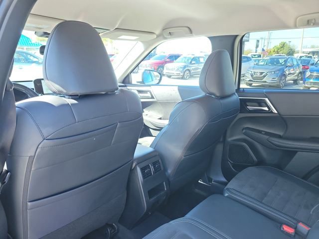 Used 2024 Mitsubishi Outlander SE image 15