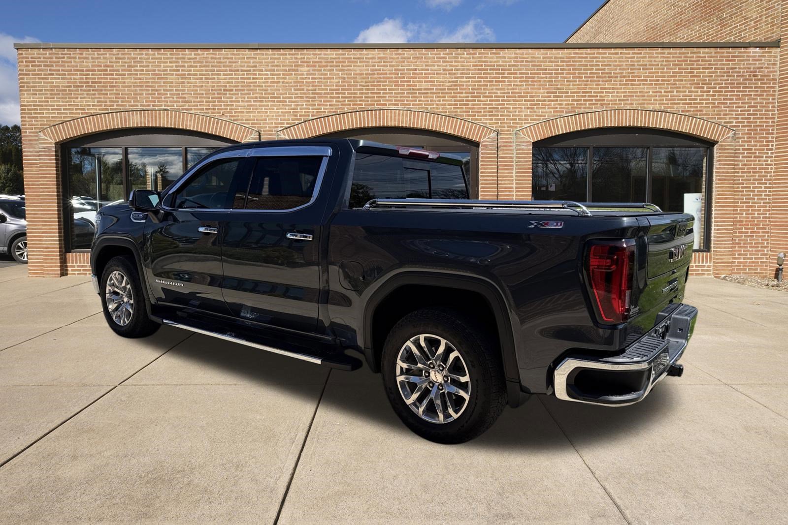Used 2022 GMC Sierra 1500 SLT w/ SLT Premium Plus Package AWD/4WD image 6