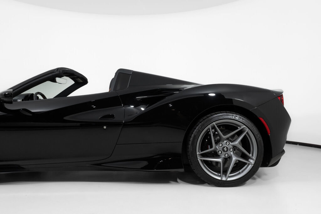 Used 2022 Ferrari F8 Tributo RWD image 16