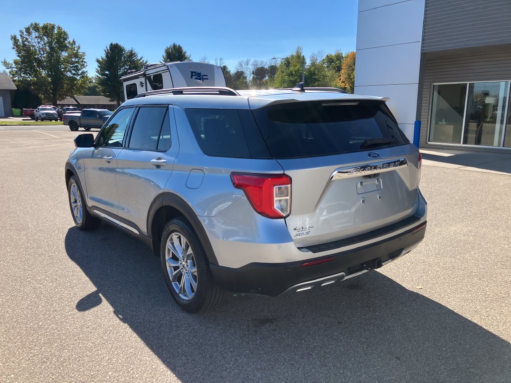 Used 2024 Ford Explorer XLT w/ Equipment Group 202A AWD/4WD image 10