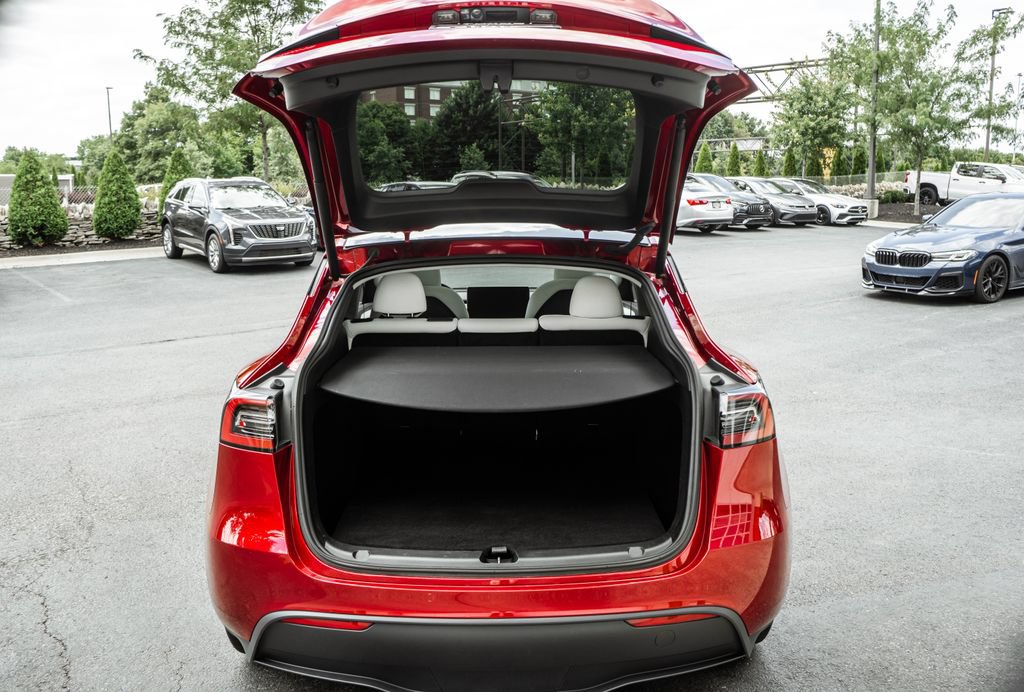 Used 2024 Tesla Model Y Long Range AWD/4WD image 28