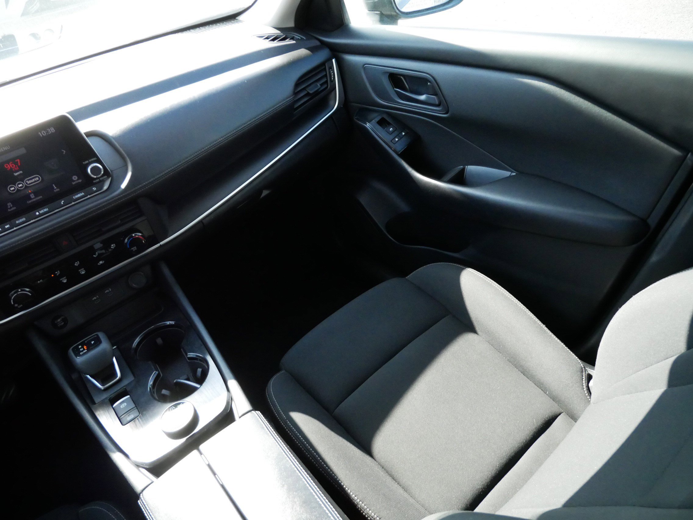 Used 2024 Nissan Rogue S image 11