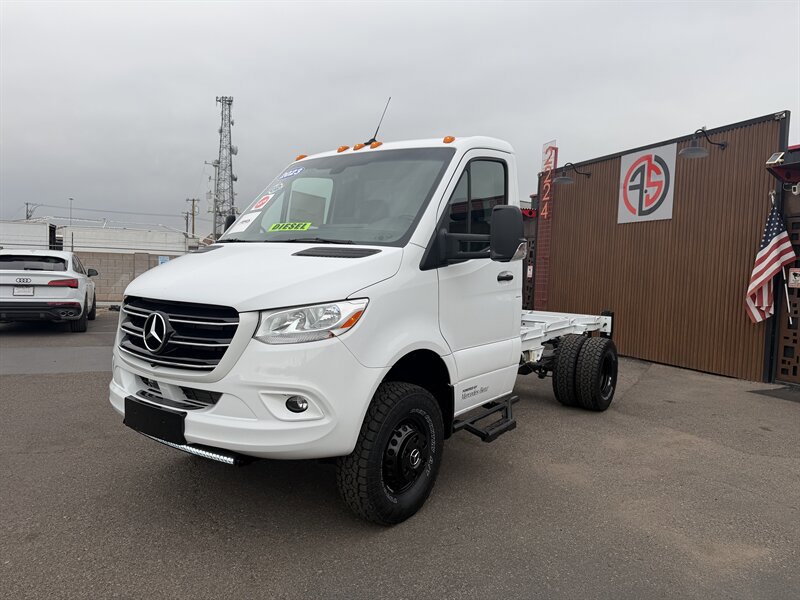 Used 2023 Mercedes-Benz Sprinter 3500 image 2