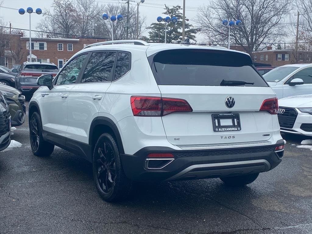 Used 2023 Volkswagen Taos SE w/ Panoramic Sunroof Package image 5