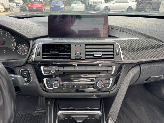 Used 2018 BMW M4 Convertible RWD image 23