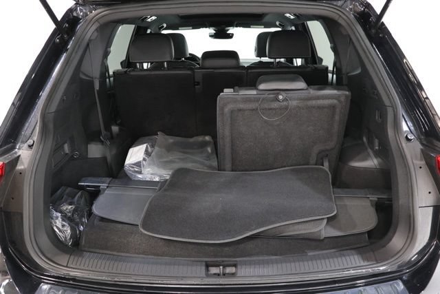 Used 2023 Volkswagen Tiguan SE R-Line FWD image 34