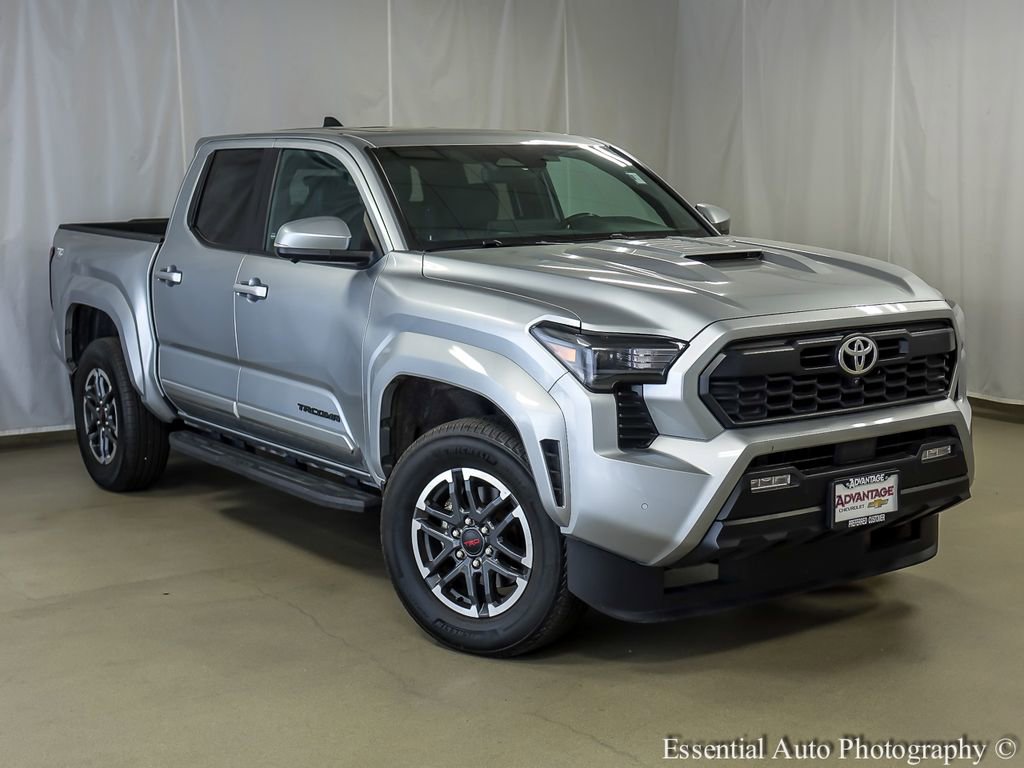 Used 2024 Toyota Tacoma TRD Sport w/ TRD Sport Premium Package AWD/4WD image 2