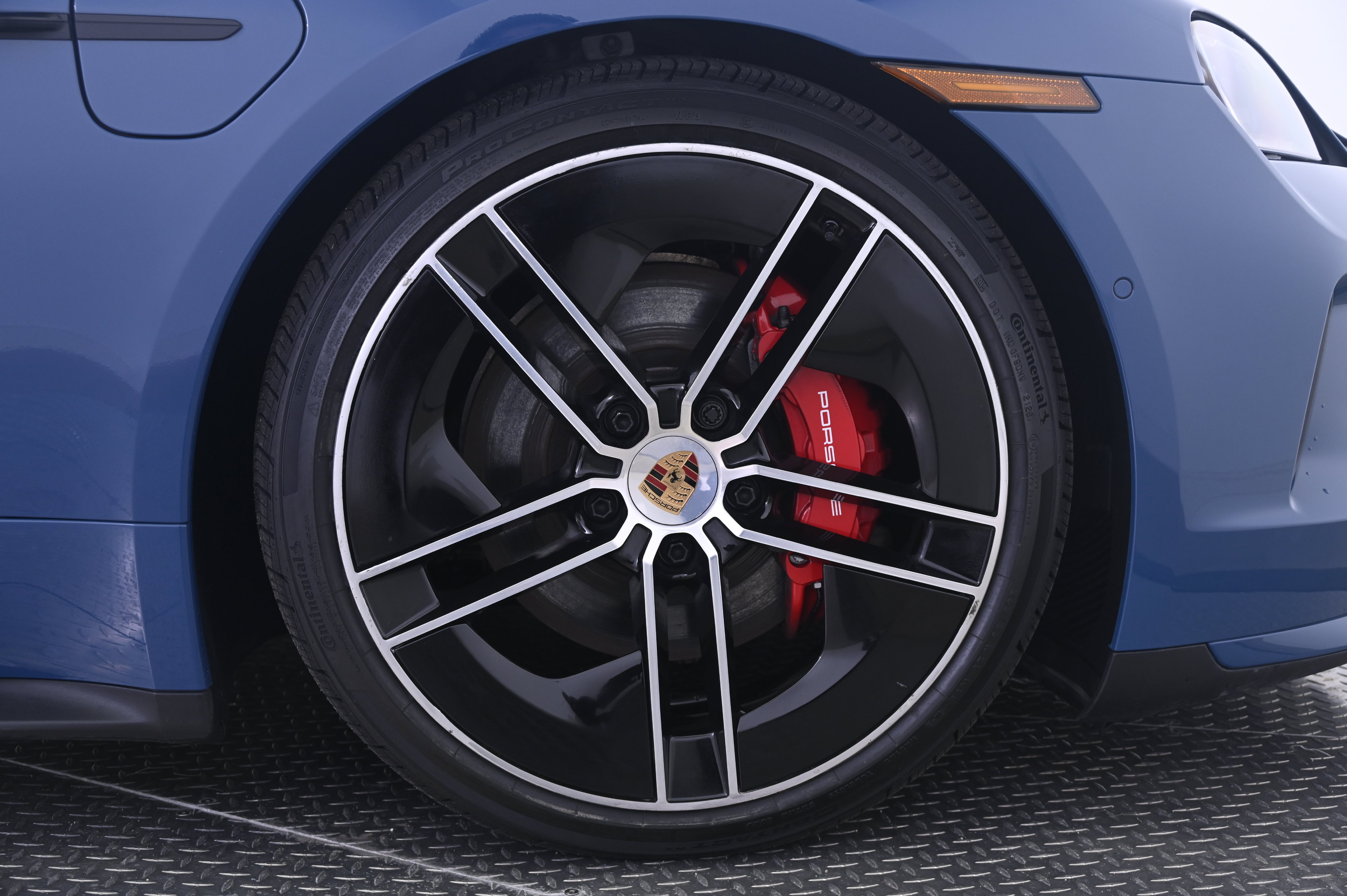 Certified 2025 Porsche Taycan 4S AWD/4WD image 14
