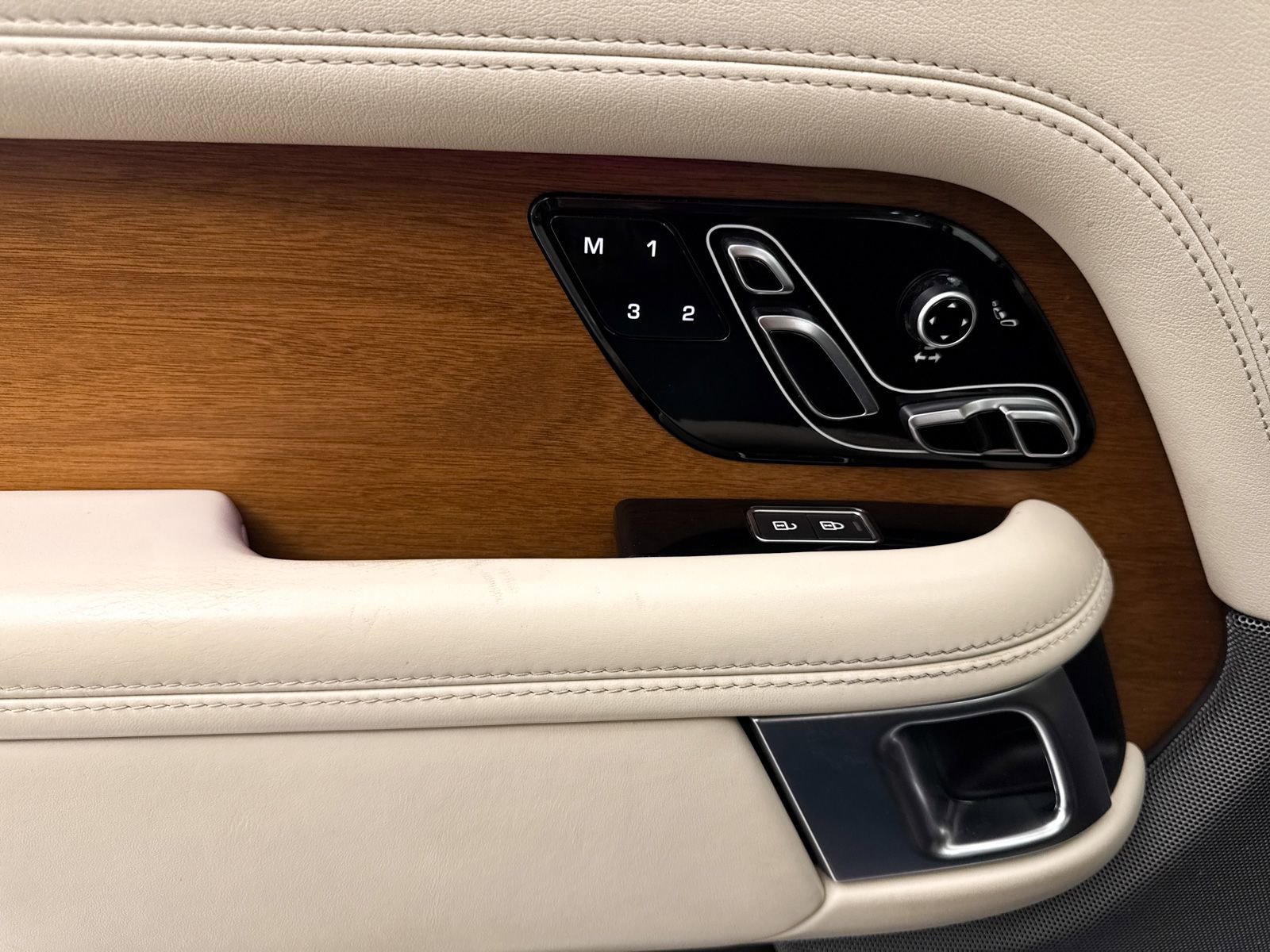 Used 2021 Land Rover Range Rover P525 Westminster Edition LWB image 28