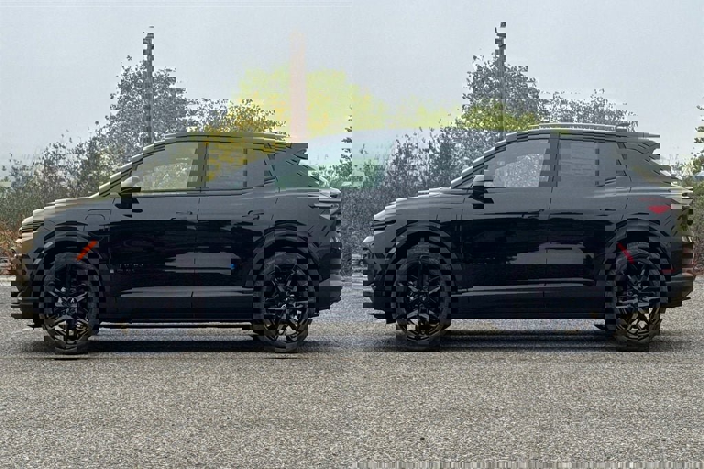 New 2026 Chevrolet Equinox EV LT w/ LPO, Blackout Package image 7