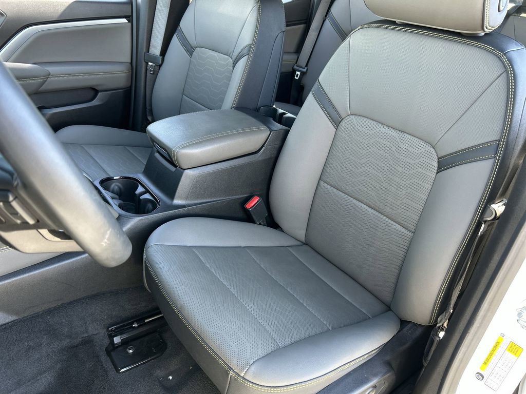 Used 2025 Chevrolet Colorado ZR2 w/ Midnight Edition AWD/4WD image 20