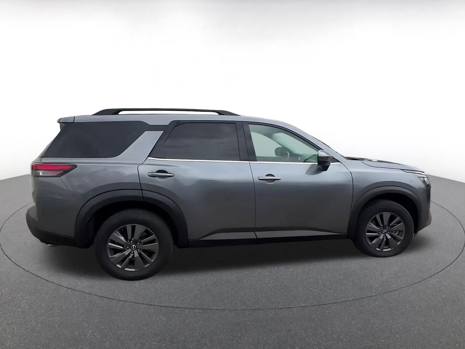 Used 2025 Nissan Pathfinder SV AWD/4WD image 16