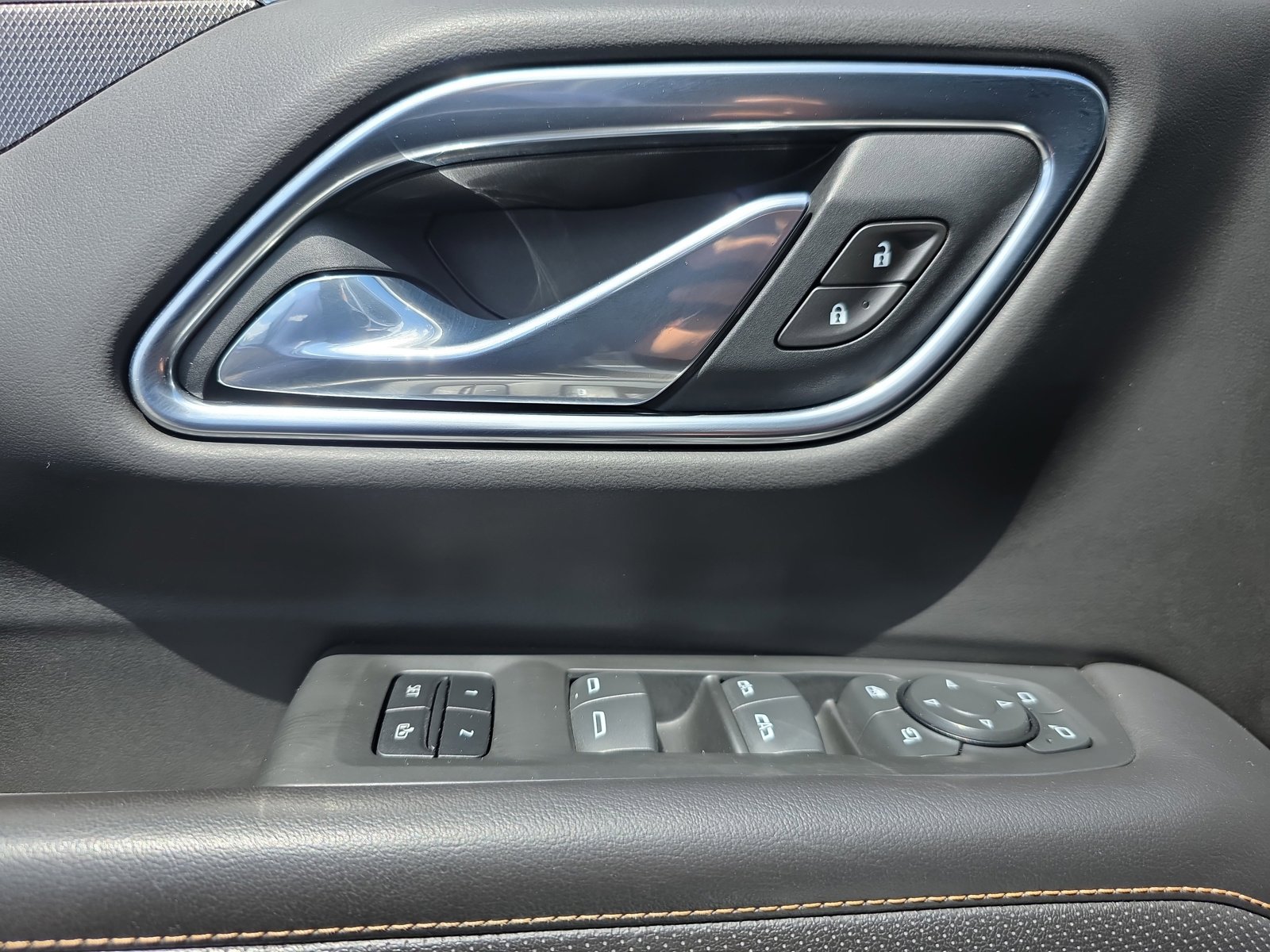 Certified 2021 GMC Yukon AT4 w/ AT4 Premium Plus Package AWD/4WD image 21