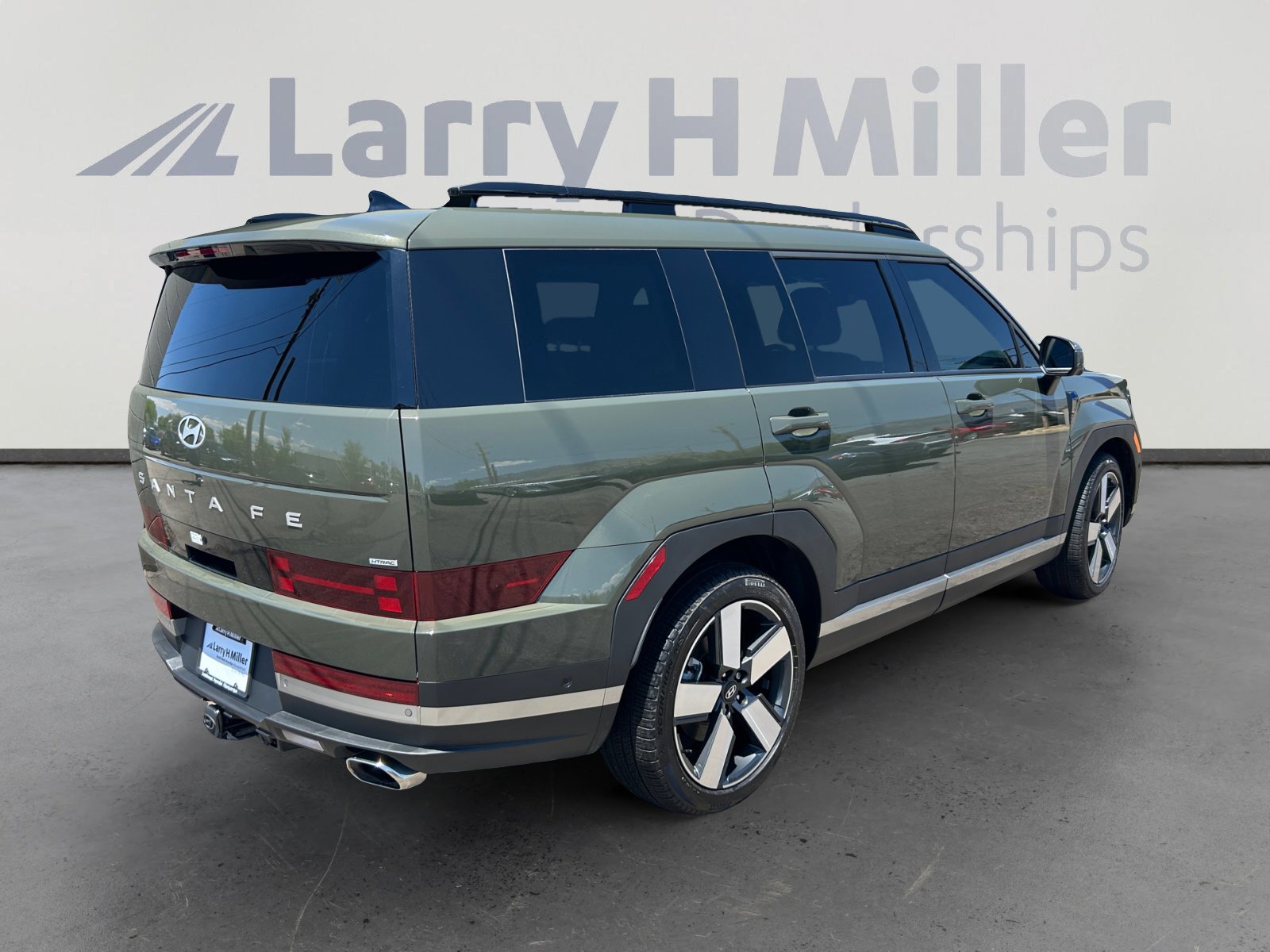 Used 2025 Hyundai Santa Fe Limited AWD/4WD image 6
