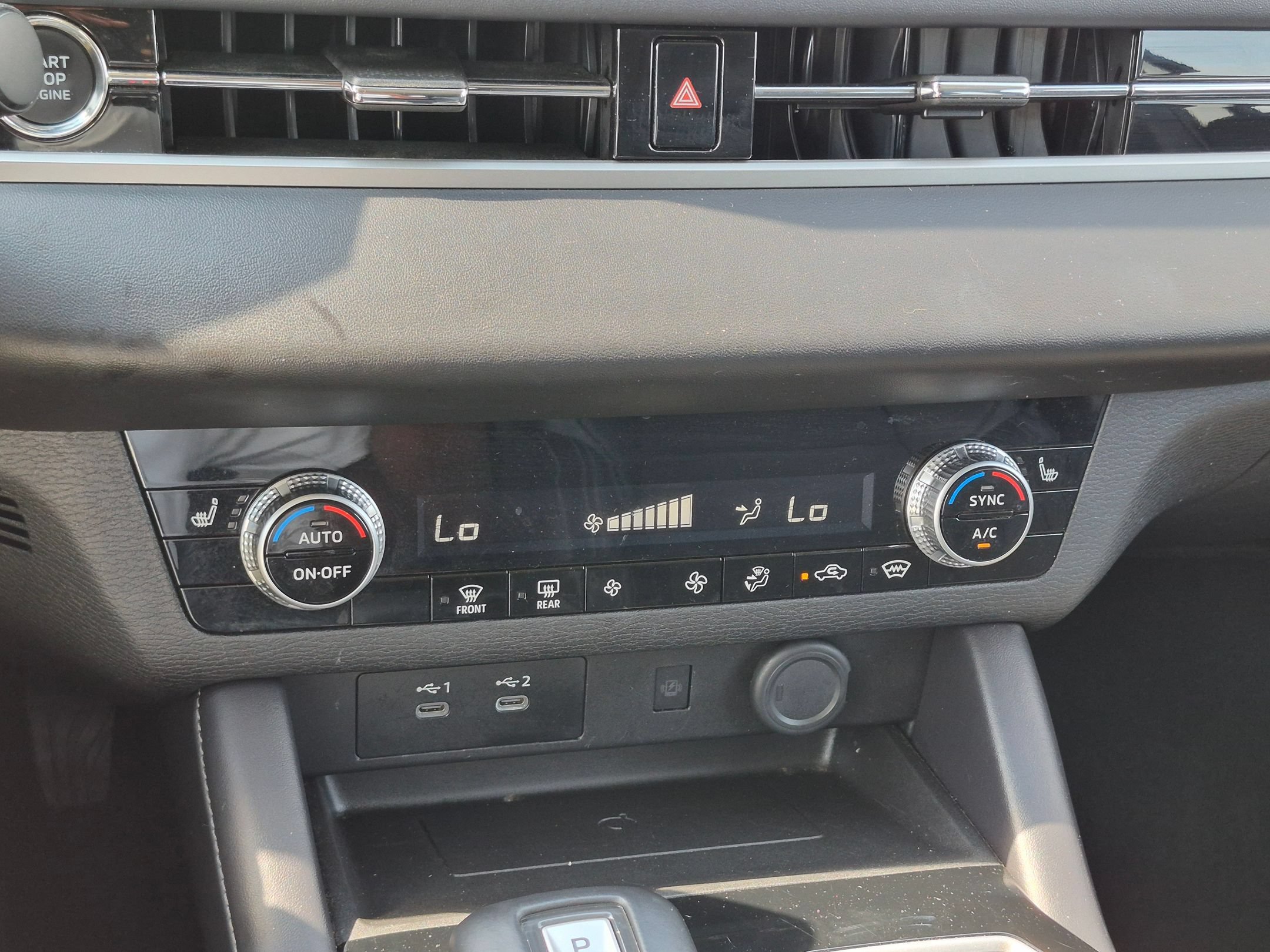 Used 2025 Mitsubishi Outlander AWD image 26