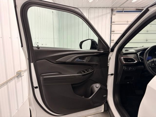 Used 2022 Chevrolet TrailBlazer RS w/ Sun and Liftgate Package AWD/4WD image 14