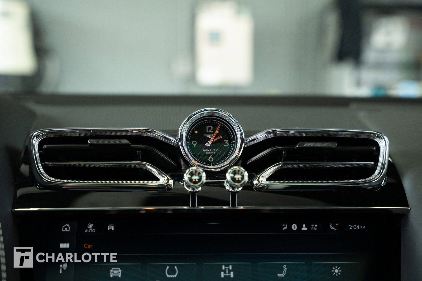 Used 2024 Bentley Bentayga image 24