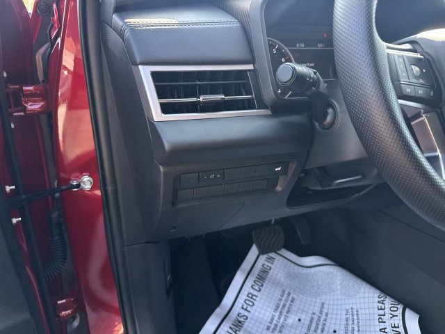 Used 2025 Mitsubishi Outlander SE FWD image 12