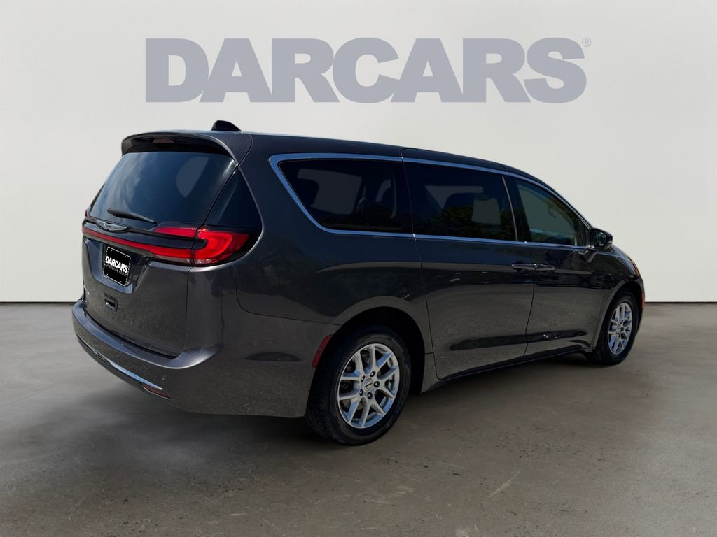 Used 2023 Chrysler Pacifica Touring-L FWD image 7