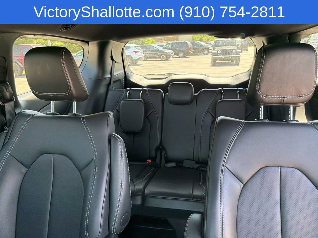 Used 2025 Chrysler Pacifica Select FWD image 17