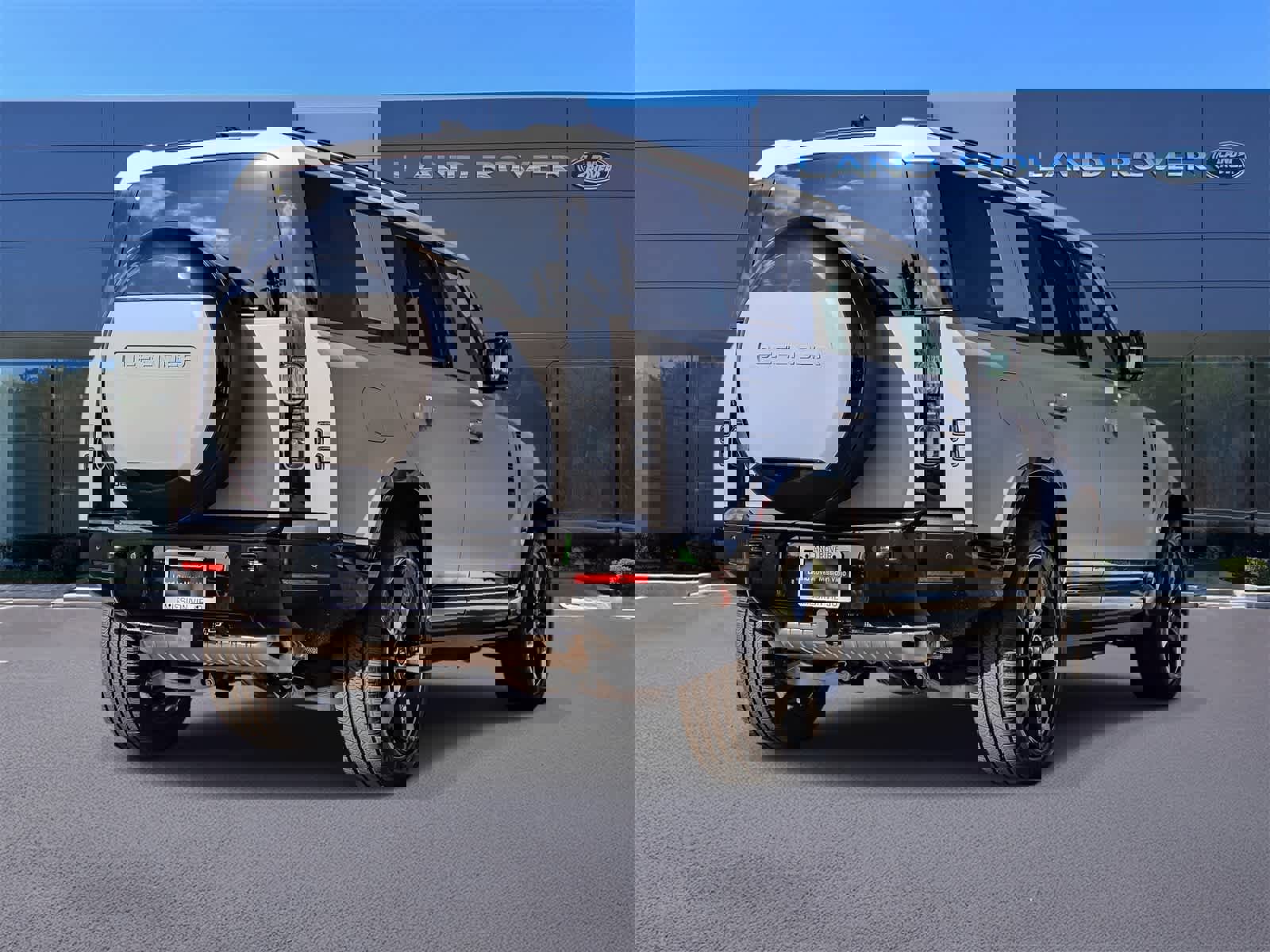 New 2026 Land Rover Defender 110 X-Dynamic SE image 4