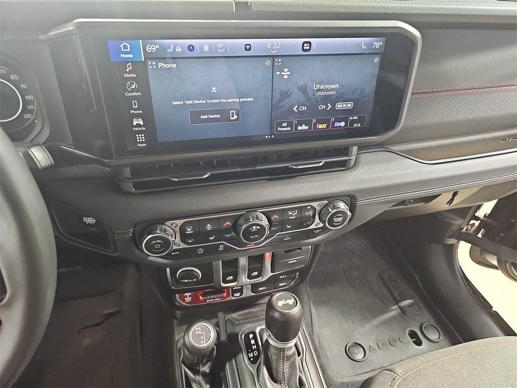 Used 2024 Jeep Wrangler Rubicon w/ Convenience Group image 25