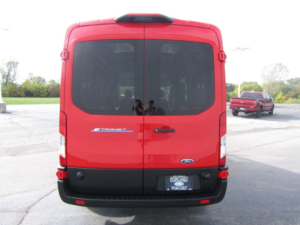 Used 2024 Ford E-Transit 148 Medium Roof image 5