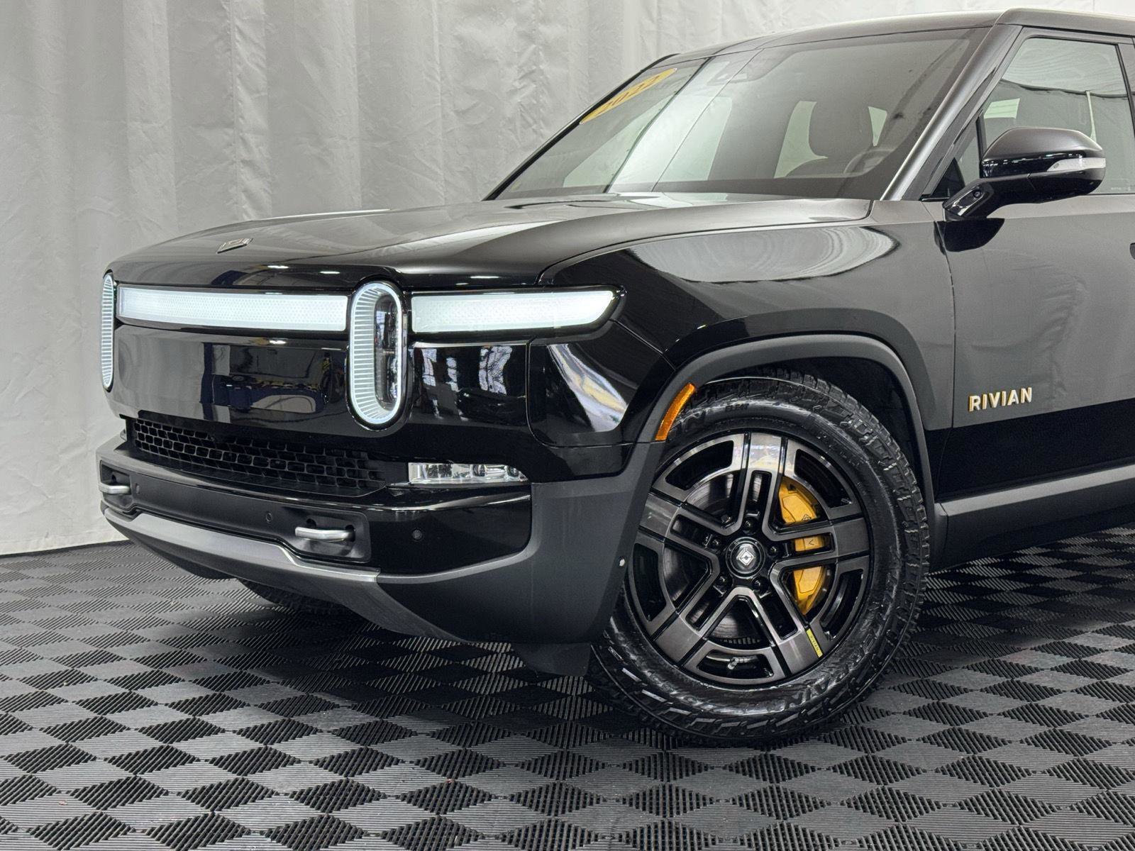 Used 2022 Rivian R1T Adventure image 6