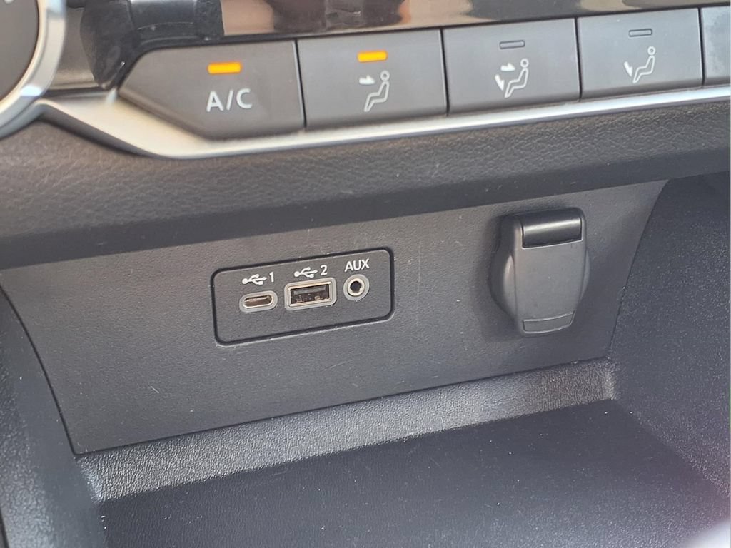 Used 2025 Nissan Altima 2.5 SV FWD image 13