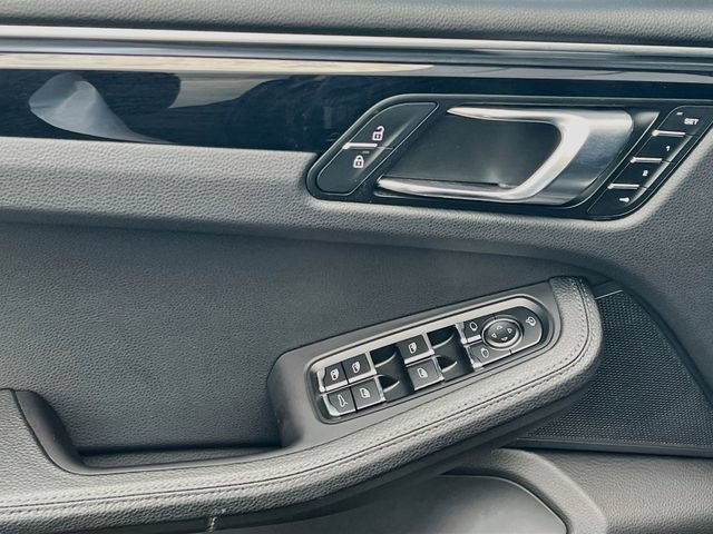 Certified 2024 Porsche Macan AWD/4WD image 20