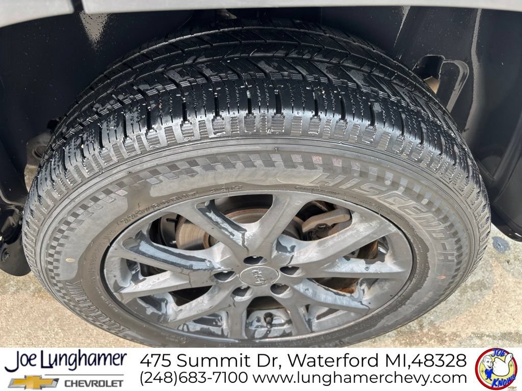 Used 2017 Jeep Cherokee Latitude w/ Safety/Convenience Group FWD image 12