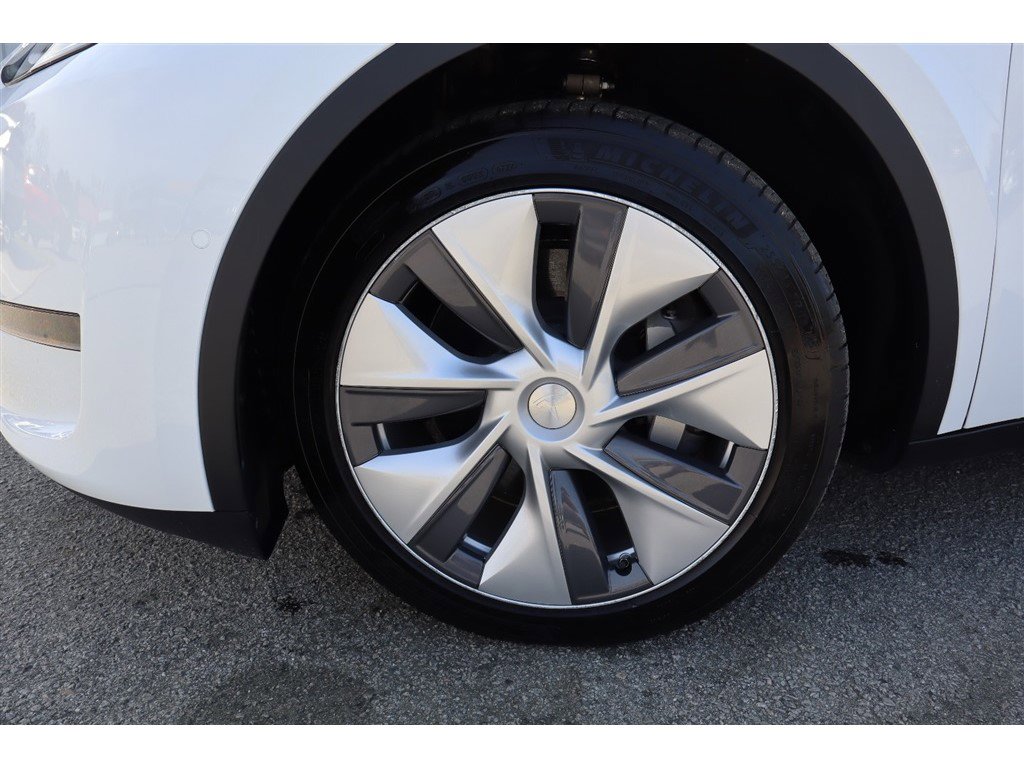 Used 2021 Tesla Model Y Long Range image 10