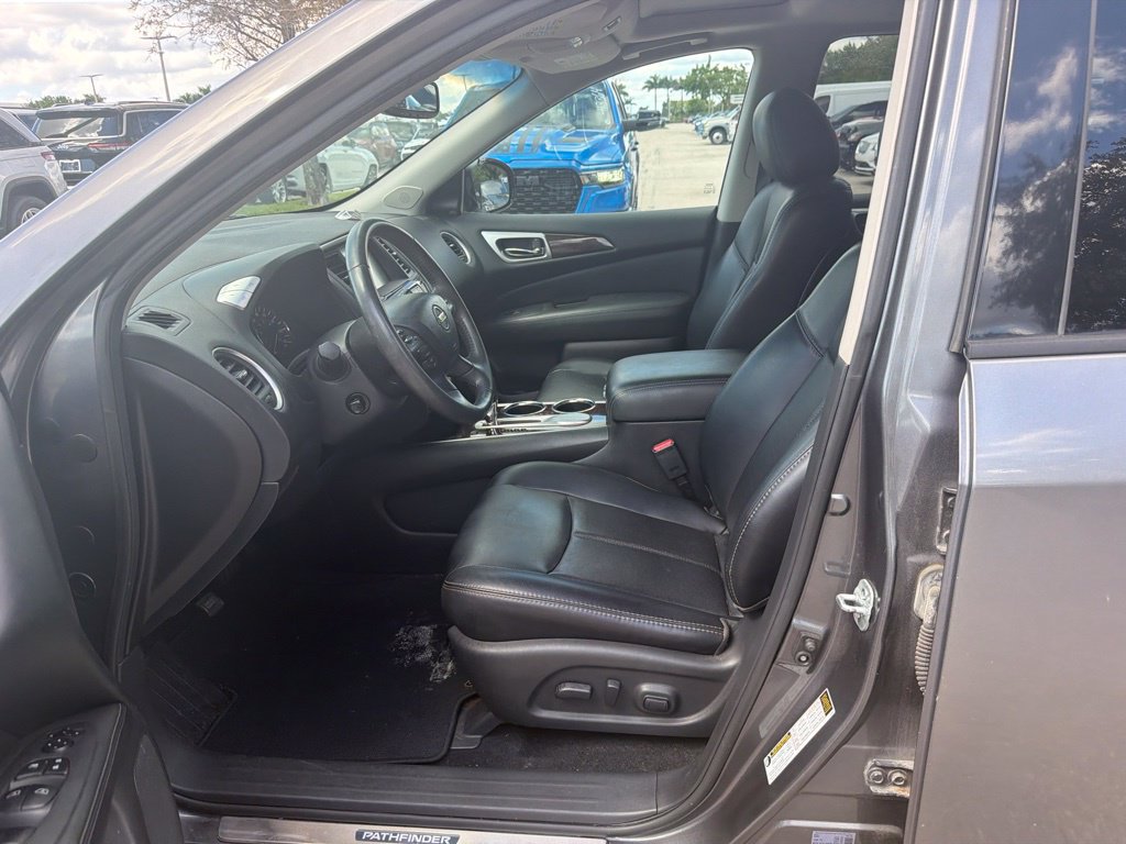 Used 2016 Nissan Pathfinder Platinum w/ Cargo Package FWD image 5