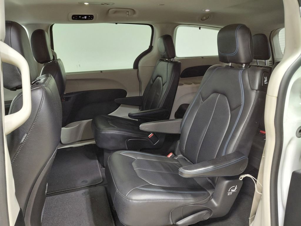 Certified 2021 Chrysler Pacifica Touring-L image 45