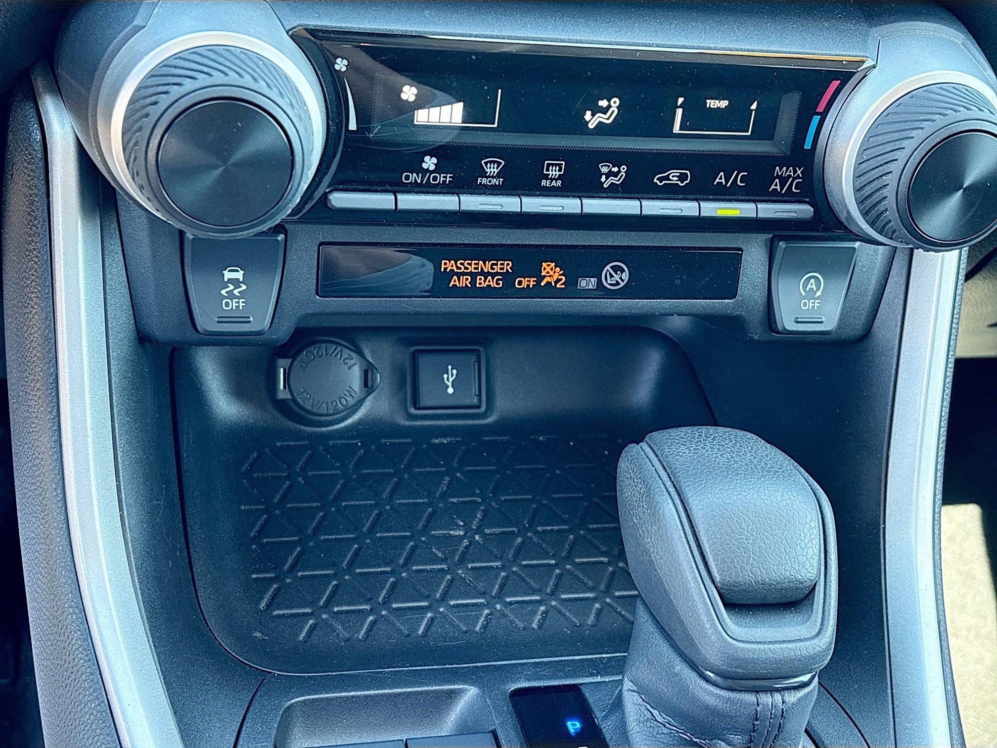 Used 2022 Toyota RAV4 LE image 13