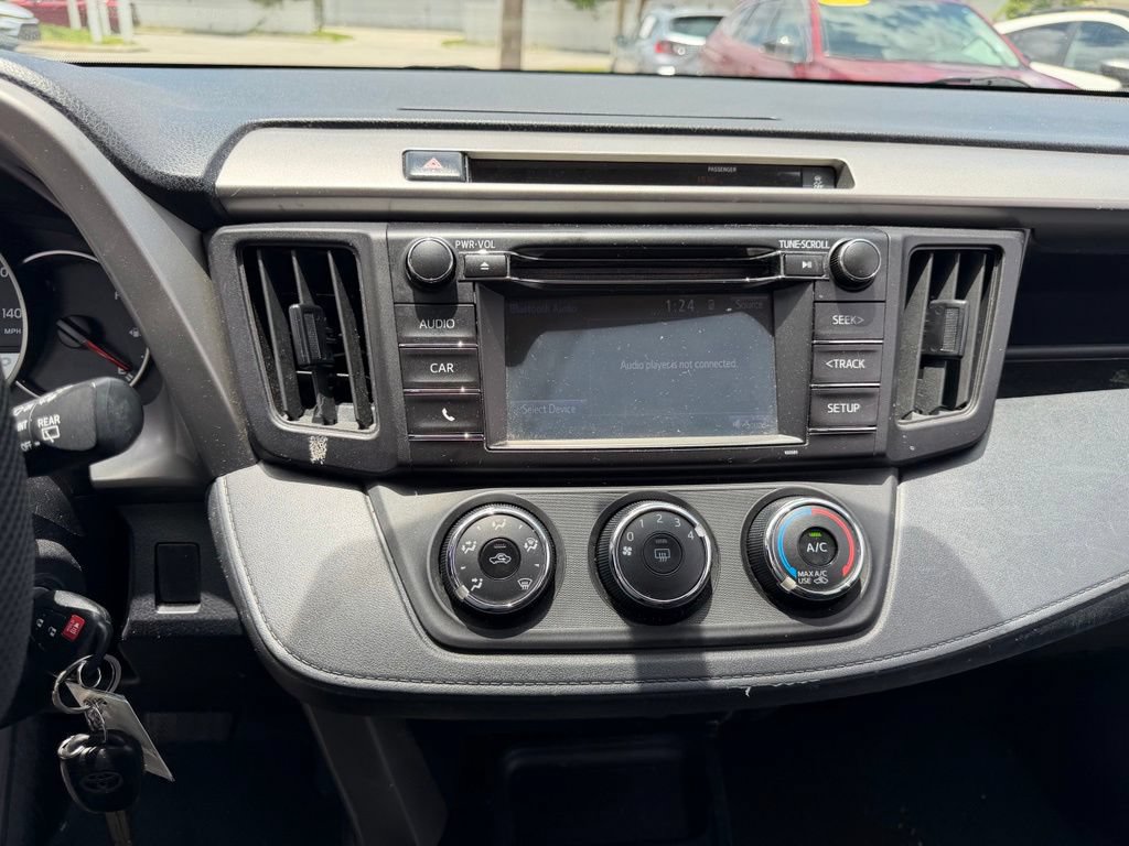 Used 2016 Toyota RAV4 LE FWD image 25
