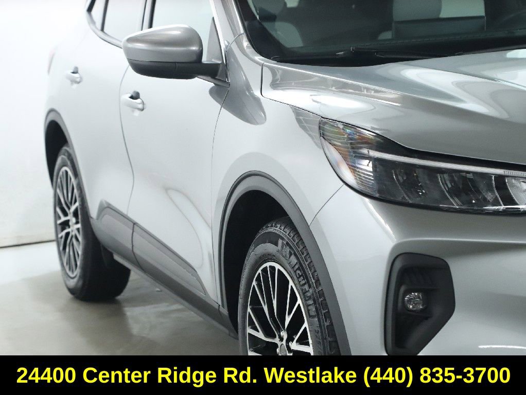 Used 2023 Ford Escape SE image 9