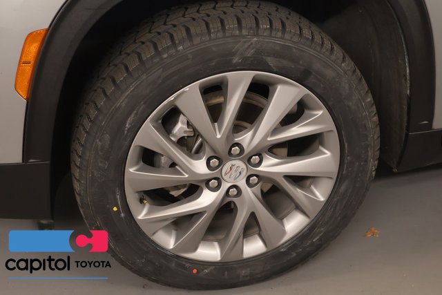 Used 2025 Buick Enclave Preferred AWD/4WD image 7