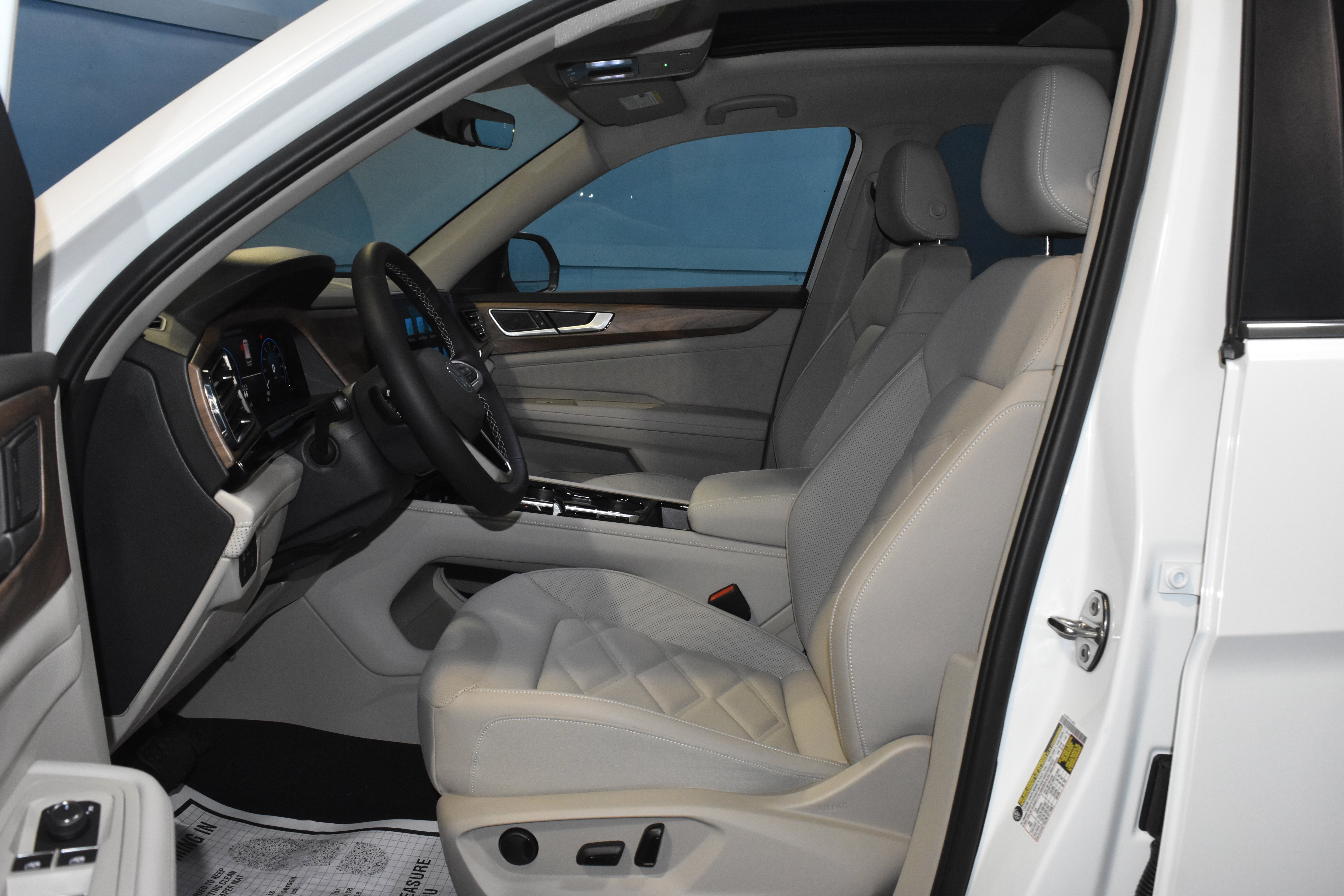 New 2026 Volkswagen Atlas SE FWD image 6
