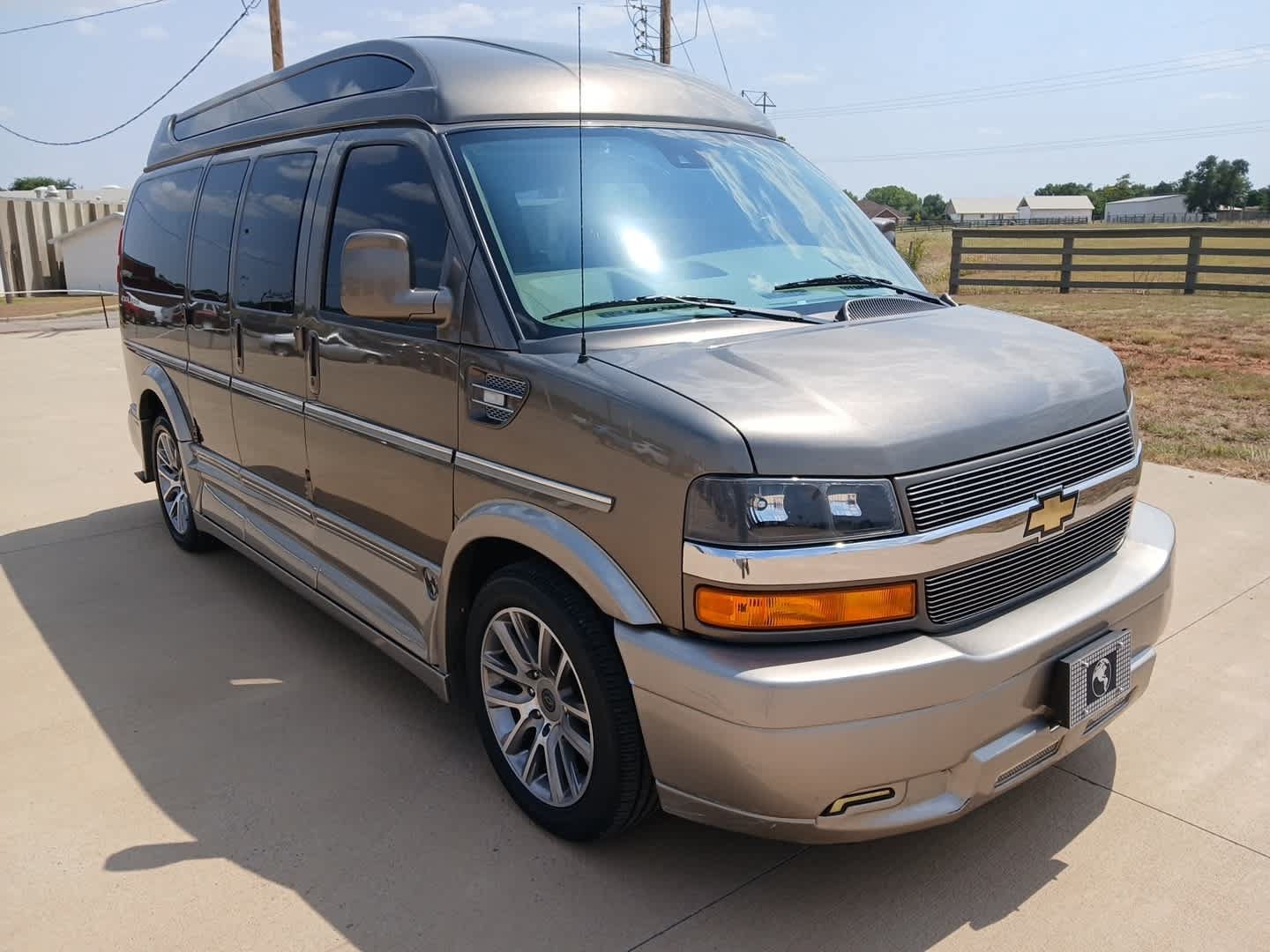 Used 2021 Chevrolet Express 2500 w/ Enhanced Convenience Package RWD image 11